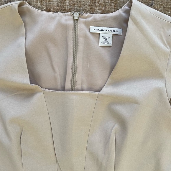 Banana Republic Stretch Shift Dress in Light Beige, Size 4 P - Picture 4 of 9